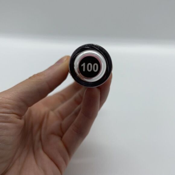 NWT Deluvia Demure Liquid Matte Lipstick (100) - Picture 4 of 4